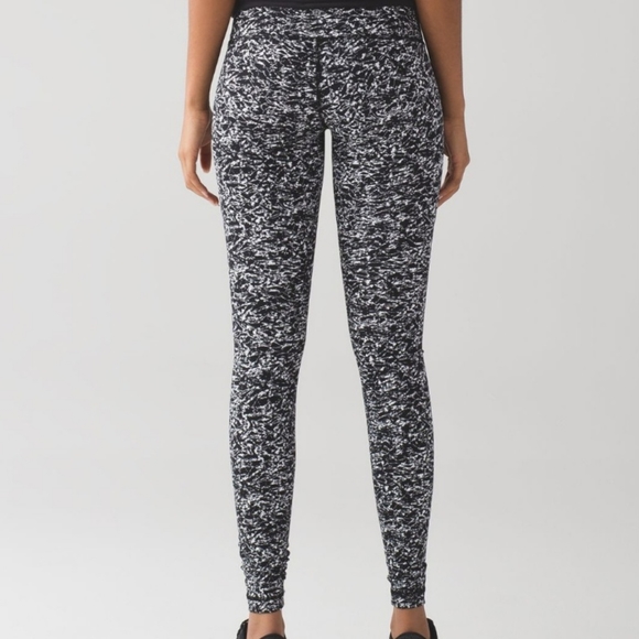 Lululemon Wunder Under Pant III, Size 6 - Picture 3 of 16